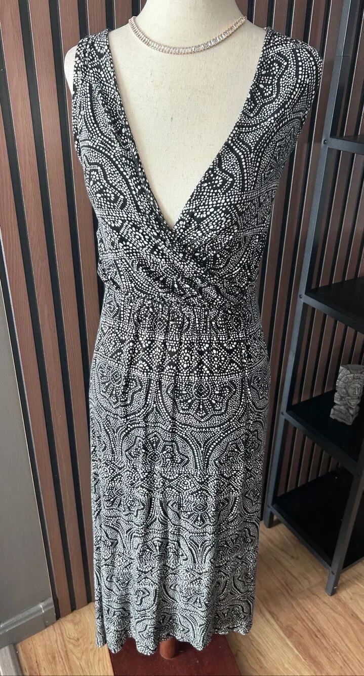 Old navy beach dress starchy black and white low high dress size XS ankle length